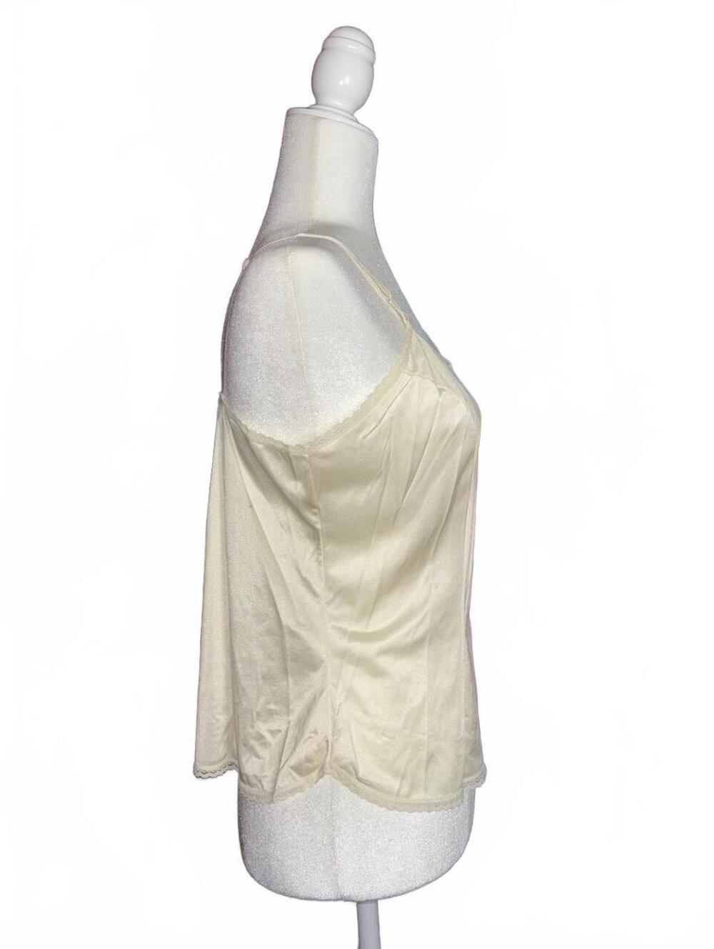 VINTAGE Vanity Fair dainty Ivory 100% Nylon cami - Picture 2 of 8